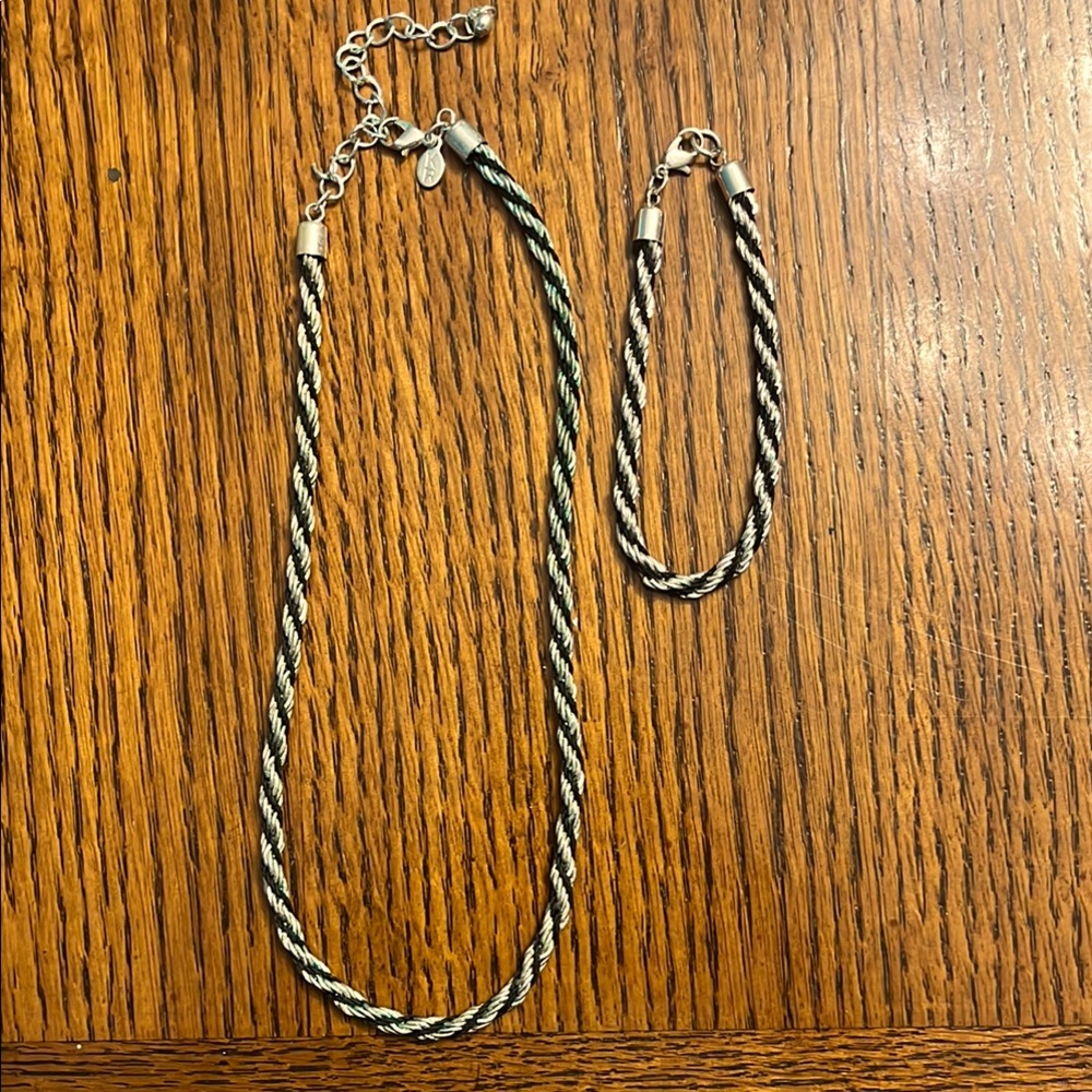 KR Jewelry Black and Silver Set